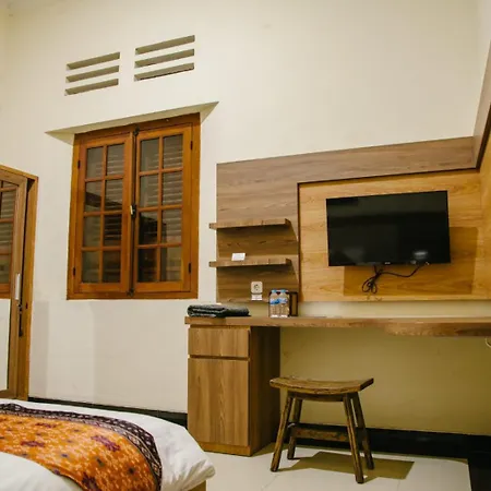 Musafir Guest House Syariah Surakarta  Exterior photo