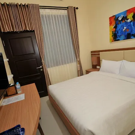 Musafir Guest House Syariah Surakarta  Exterior photo
